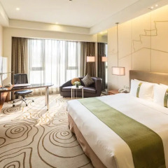 Отель Holiday Inn Shanghai Hongqiao 4* Улучшенный номер с различными типами кроватей