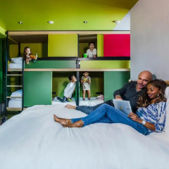Отель Hôtel Yooma Urban Lodge 3* Стандартный семейный номер с различными типами кроватей фото 4