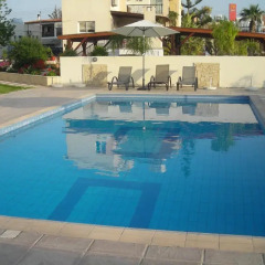 Апартаменты Angela Holiday Apartments бассейн