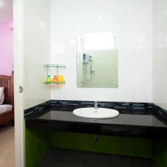 Отель Baan Sutra Guesthouse 3* Стандартный номер с 2 отдельными кроватями фото 11