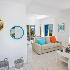 Отель Narcissos Bay View Villa Кипр, Протарас - отзывы, цены и фото номеров - забронировать отель Narcissos Bay View Villa онлайн комната для гостей