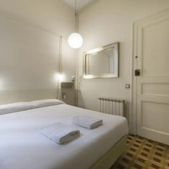 Отель Stay In BCN Suites сейф в номере