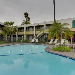 Отель Vagabond Inn San Diego Airport/Marina бассейн