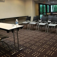 Отель Hôtel Kyriad Rennes Nord с домашними животными