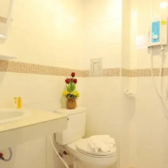 Отель NNC Patong Inn ванная фото 2