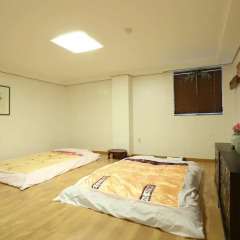 Sieoso Hotel - Hostel Стандартный семейный номер с различными типами кроватей фото 2