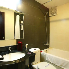 Hue Serene Shining Hotel & Spa 3* Улучшенный номер с различными типами кроватей фото 5