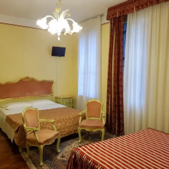 Отель Residenza Grisostomo 2* Стандартный семейный номер с двуспальной кроватью (общая ванная комната) фото 3