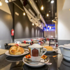 Mola Hostel Мадрид питание