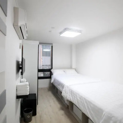 K-POP HOTEL Dongdaemun 2* Стандартный семейный номер с двуспальной кроватью фото 2