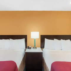 Отель Ramada by Wyndham Culver City 2* Стандартный номер с различными типами кроватей фото 3