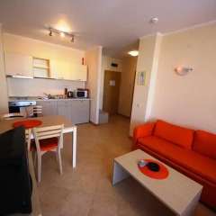 Апартаменты Menada Royal Sun Apartments Солнечный берег комната для гостей фото 3