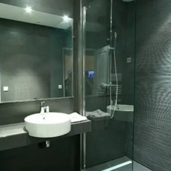 Отель Convention Montparnasse Hotel Франция, Париж - отзывы, цены и фото номеров - забронировать отель Convention Montparnasse Hotel онлайн ванная