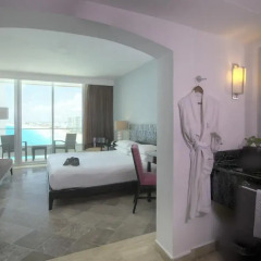 Отель Reflect Krystal Grand Cancun Люкс с разными типами кроватей