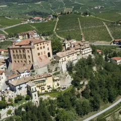 Отель Agriturismo La Terrazza sul Bosco Здание Barolo спортивное сооружение