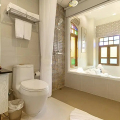 O'nya Phuket Hotel 3* Улучшенный номер с двуспальной кроватью