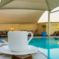 Отель Imperial Suites бассейн