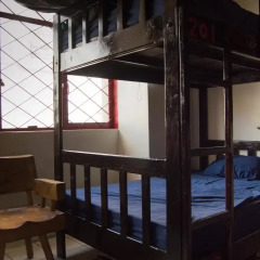 The Roof Backpackers Hostel Кровать в общем номере с двухъярусной кроватью