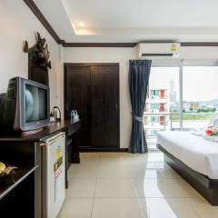 Hallo Patong Hotel & Restaurant 3* Стандартный номер с разными типами кроватей фото 6