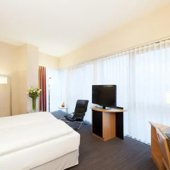 Отель NH Düsseldorf City 4* Стандартный номер с двуспальной кроватью фото 2