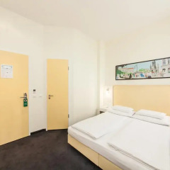 Select Hotel Berlin Checkpoint Charlie 4* Стандартный номер с двуспальной кроватью