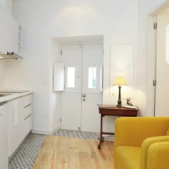 Отель Alfama Yellow House 2* Улучшенная студия с различными типами кроватей фото 5