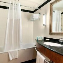 Отель Hilton London Euston 4* Стандартный семейный номер с двуспальной кроватью фото 7
