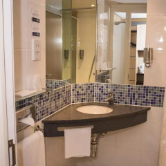 Отель Holiday Inn Express London Stansted 3* Стандартный номер с различными типами кроватей фото 2