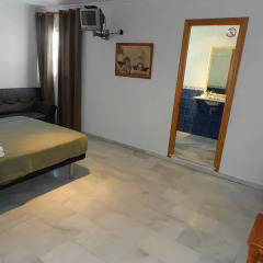 Отель Hostal El Alferez Испания, Вехер-де-ла-Фронтера - отзывы, цены и фото номеров - забронировать отель Hostal El Alferez онлайн комната для гостей фото 4