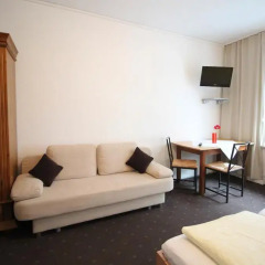 Отель Pension/Guesthouse am Hauptbahnhof Стандартный номер с двуспальной кроватью (общая ванная комната) фото 21