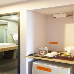 Livotel Hotel Lat Phrao Bangkok 3* Улучшенный номер двуспальная кровать фото 5