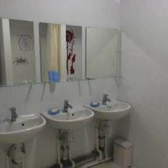 Garage Hostel Кровать в общем номере с двухъярусной кроватью фото 3