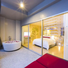 Отель Ramada by Wyndham Phuket Deevana Patong Номер Делюкс с двуспальной кроватью