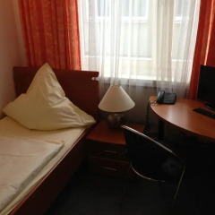 Hotel Schwarzer Bär 3* Стандартный номер с 2 отдельными кроватями (общая ванная комната) фото 3