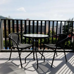 Отель The Deck Condo Patong балкон
