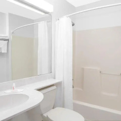 Отель Microtel Inn & Suites by Wyndham Meridian 2* Стандартный номер с различными типами кроватей фото 4