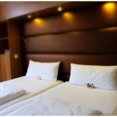 Отель Motel Plus Berlin 3* Стандартный семейный номер с двуспальной кроватью фото 10