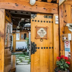Отель Yeonwoo Guesthouse Стандартный номер с различными типами кроватей фото 19