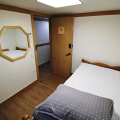 Отель Hi Jun Guesthouse Hongdae 2* Стандартный номер с различными типами кроватей фото 4