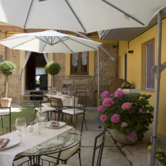 Отель Locanda Il Cortile Виньяле-Монферрато питание