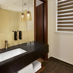 Отель Reichshof Hamburg, Curio Collection by Hilton 4* Номер Medium с двуспальной кроватью