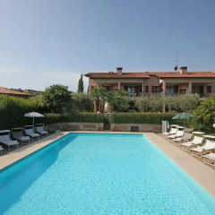 Отель Residence Corte degli Olivi Манерба-дель-Гарда бассейн фото 2