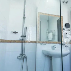 Отель Hostal El Yunque Испания, Кониль-де-ла-Фронтера - отзывы, цены и фото номеров - забронировать отель Hostal El Yunque онлайн ванная фото 2