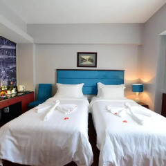 Gia Bao Grand Hotel 3* Семейный люкс с двуспальной кроватью