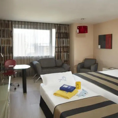 Отель Melia Sevilla 4* Стандартный семейный номер с двуспальной кроватью