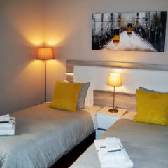 Отель Rooms Fado 3* Номер Делюкс с двуспальной кроватью