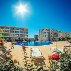 Отель Nessebar Fort Club Apartments Болгария, Солнечный берег - отзывы, цены и фото номеров - забронировать отель Nessebar Fort Club Apartments онлайн бассейн фото 2