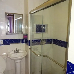 Отель Broadway Hotel and Hostel США, Нью-Йорк - 2 отзыва об отеле, цены и фото номеров - забронировать отель Broadway Hotel and Hostel онлайн ванная фото 2