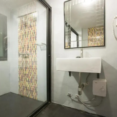 Отель Yasinee Guesthouse Бангкок ванная