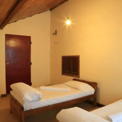 Nuwara Eliya Hostel by Backpack Lanka Стандартный номер с двуспальной кроватью (общая ванная комната) фото 4